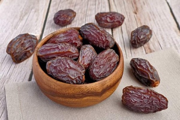 تصویر 3 از قیمت خرید خرما پیارم اصل + فروش ویژه